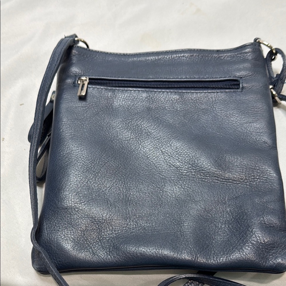 Vera Pelle Navy Blue Genuine Leather Crossbody Bag with Zippered Pockets - Picture 9 of 15